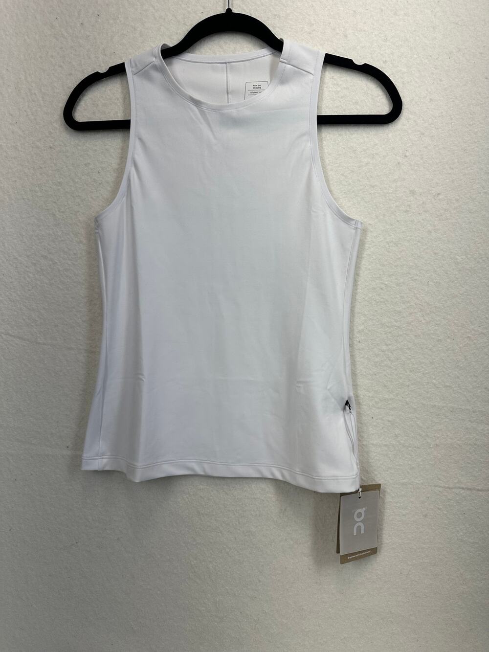 On Clouds Women's SZ M Studio Tank Racerback Design NWT